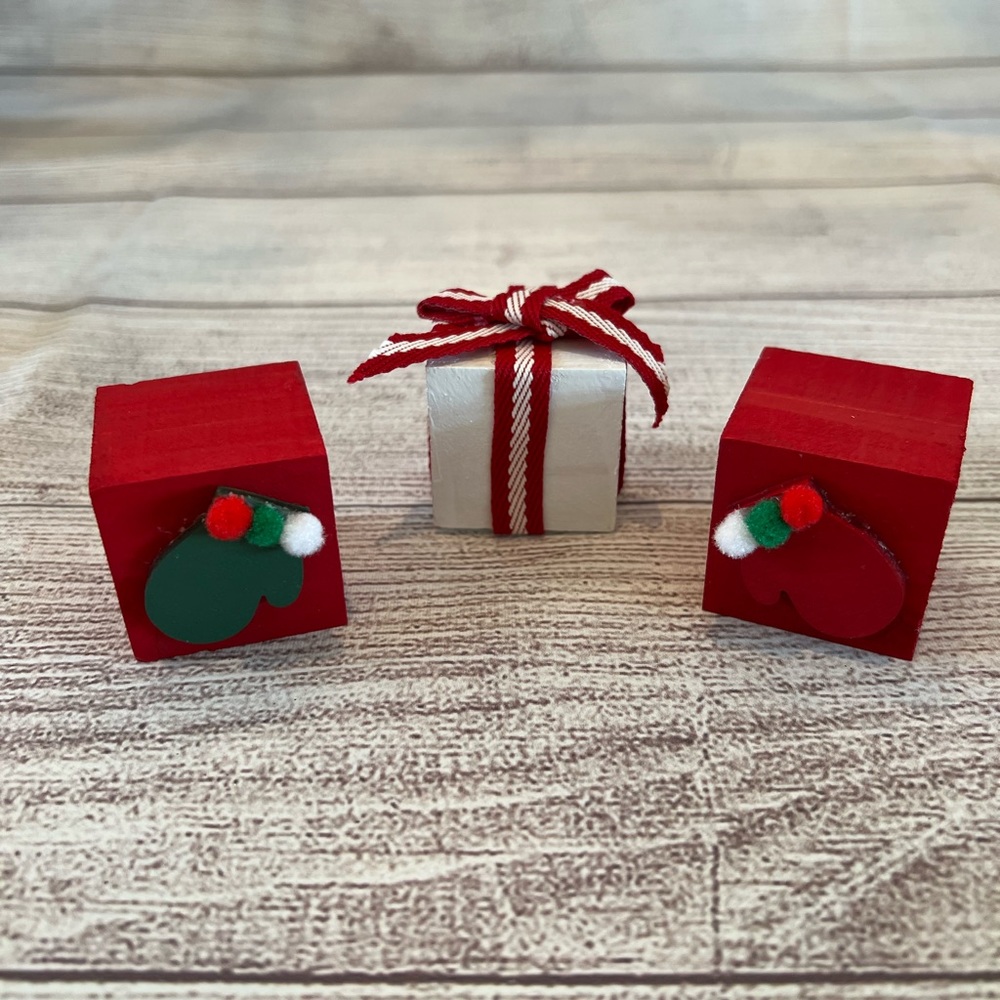 COPY - Handmade Farmhouse tray decor! Mittens